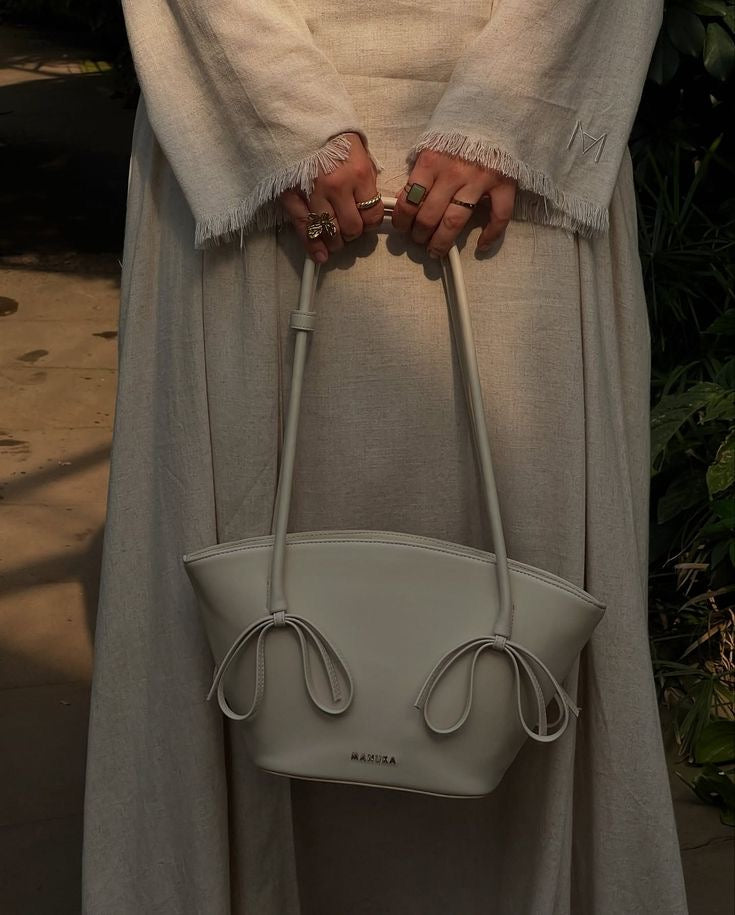 Limited-Edition Egg-White Mixed Fabric Abaya