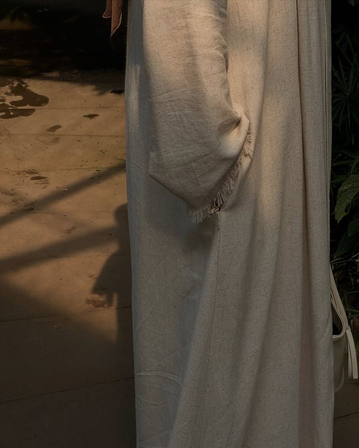 Limited-Edition Egg-White Mixed Fabric Abaya
