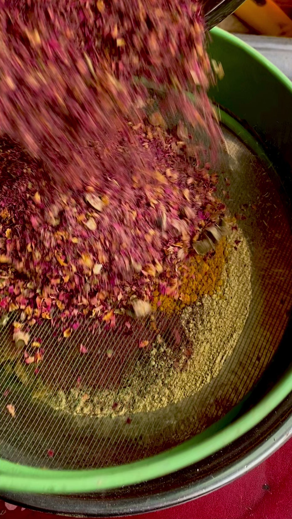 Minzah Earth: Mineral-Rich Clay Mask for Radiant Skin